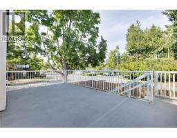 1575 Burton Ave, Victoria, BC V8T2N3 Photo 32