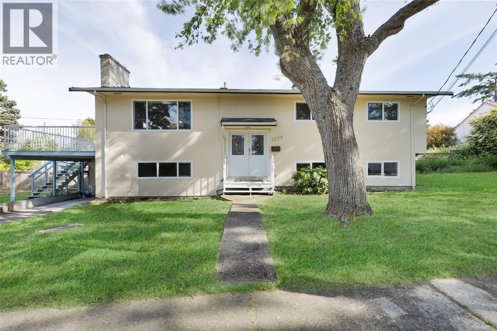 1575 Burton Avenue, Victoria