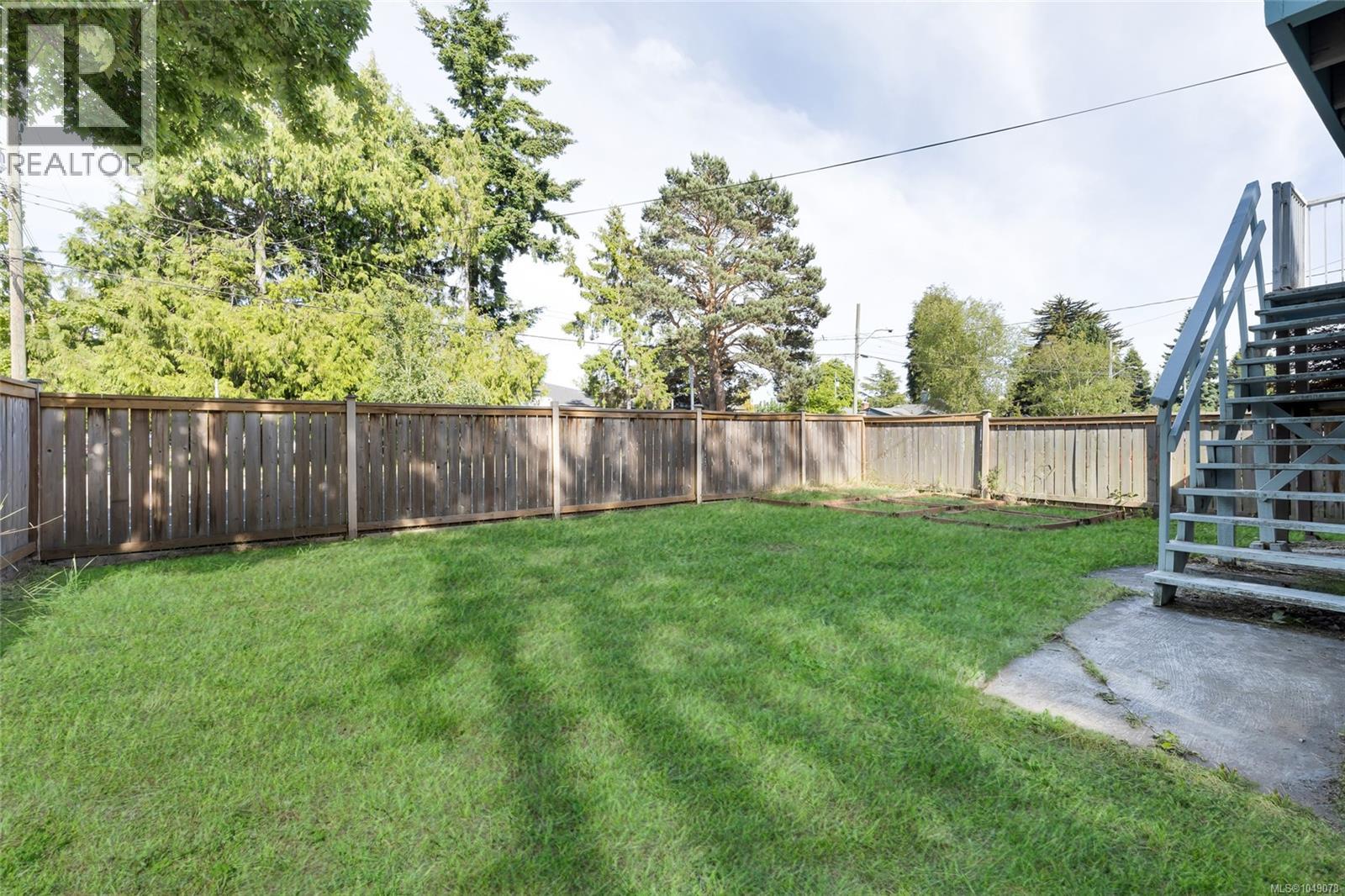 1575 Burton Ave - 33
