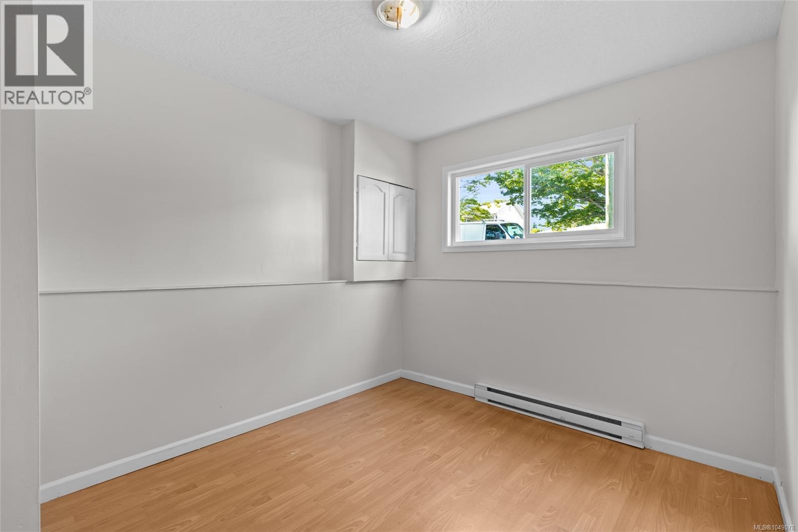 1575 Burton Ave - 28