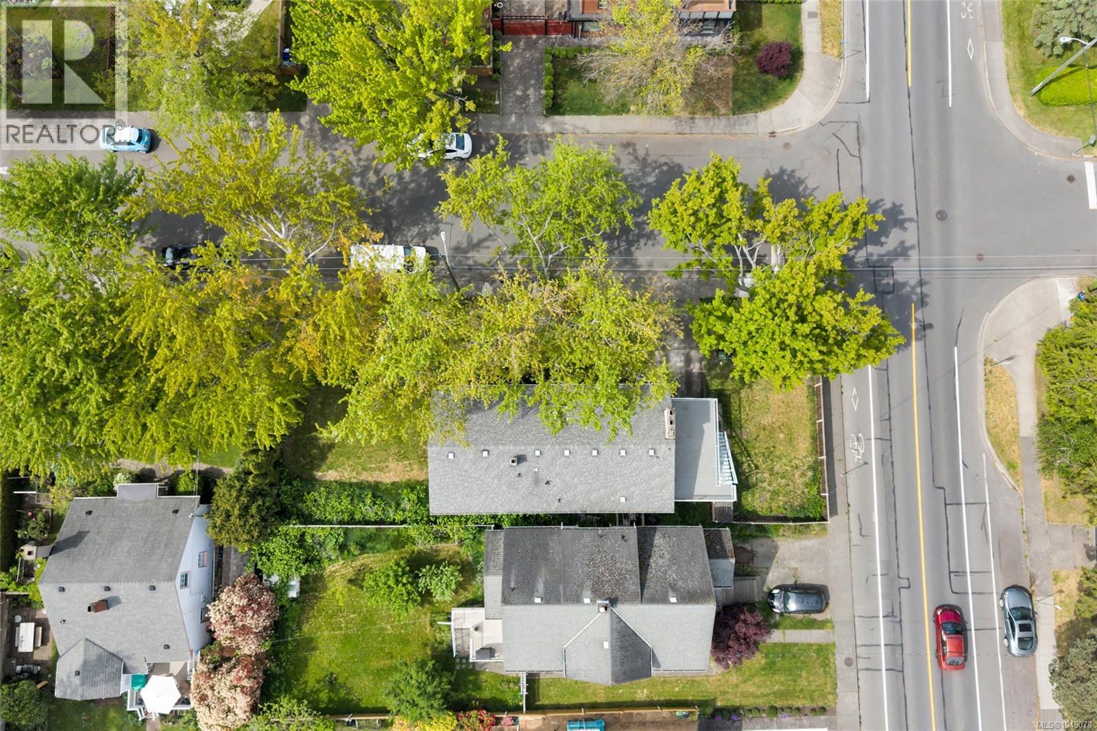 1575 Burton Ave - 38