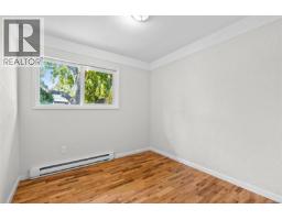 Living room - 1575 Burton Ave, Victoria, BC V8T2N3 Photo 15