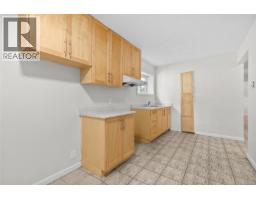 1575 Burton Ave, Victoria, BC V8T2N3 Photo 23