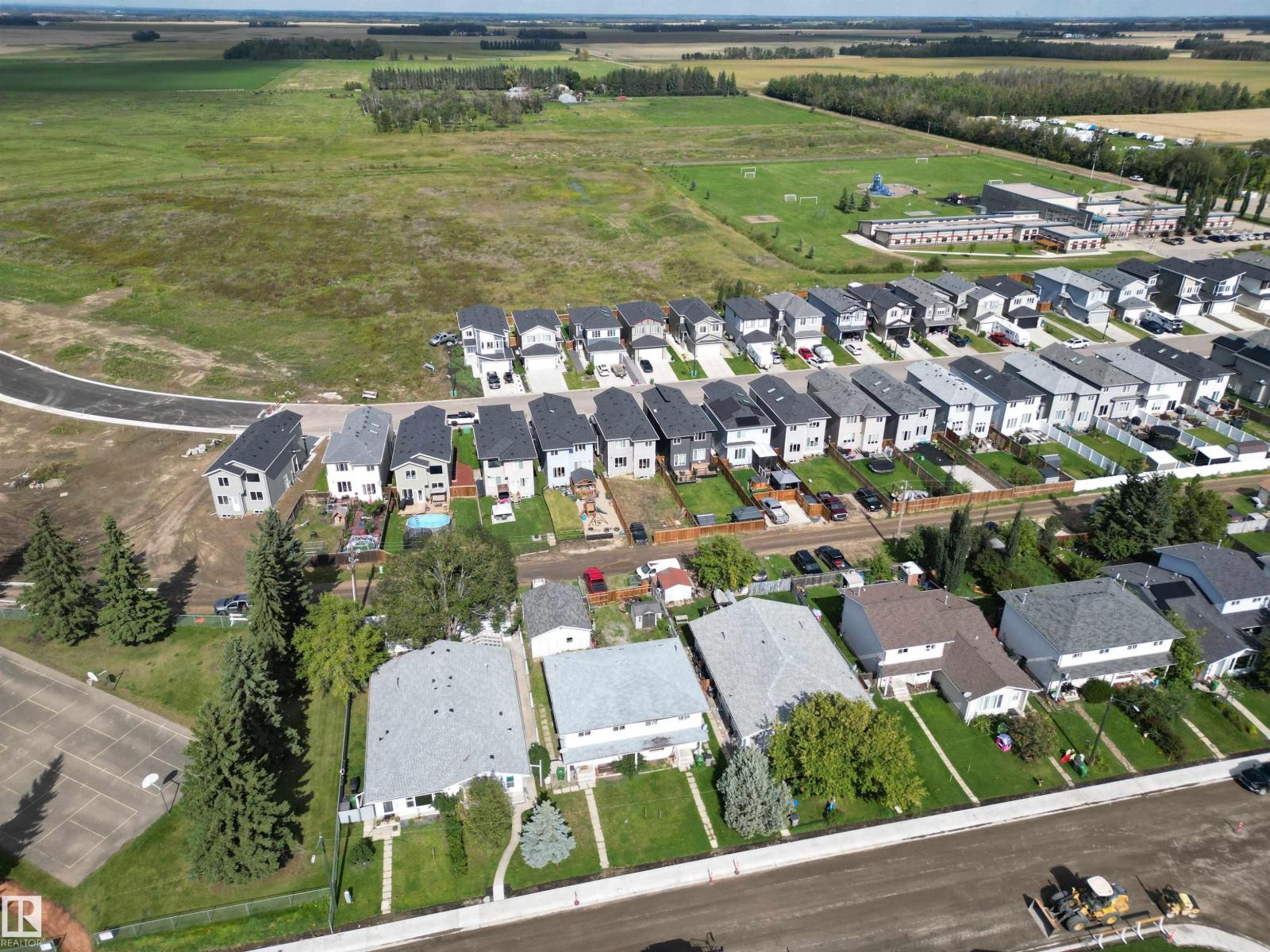 5132 52ave - 12