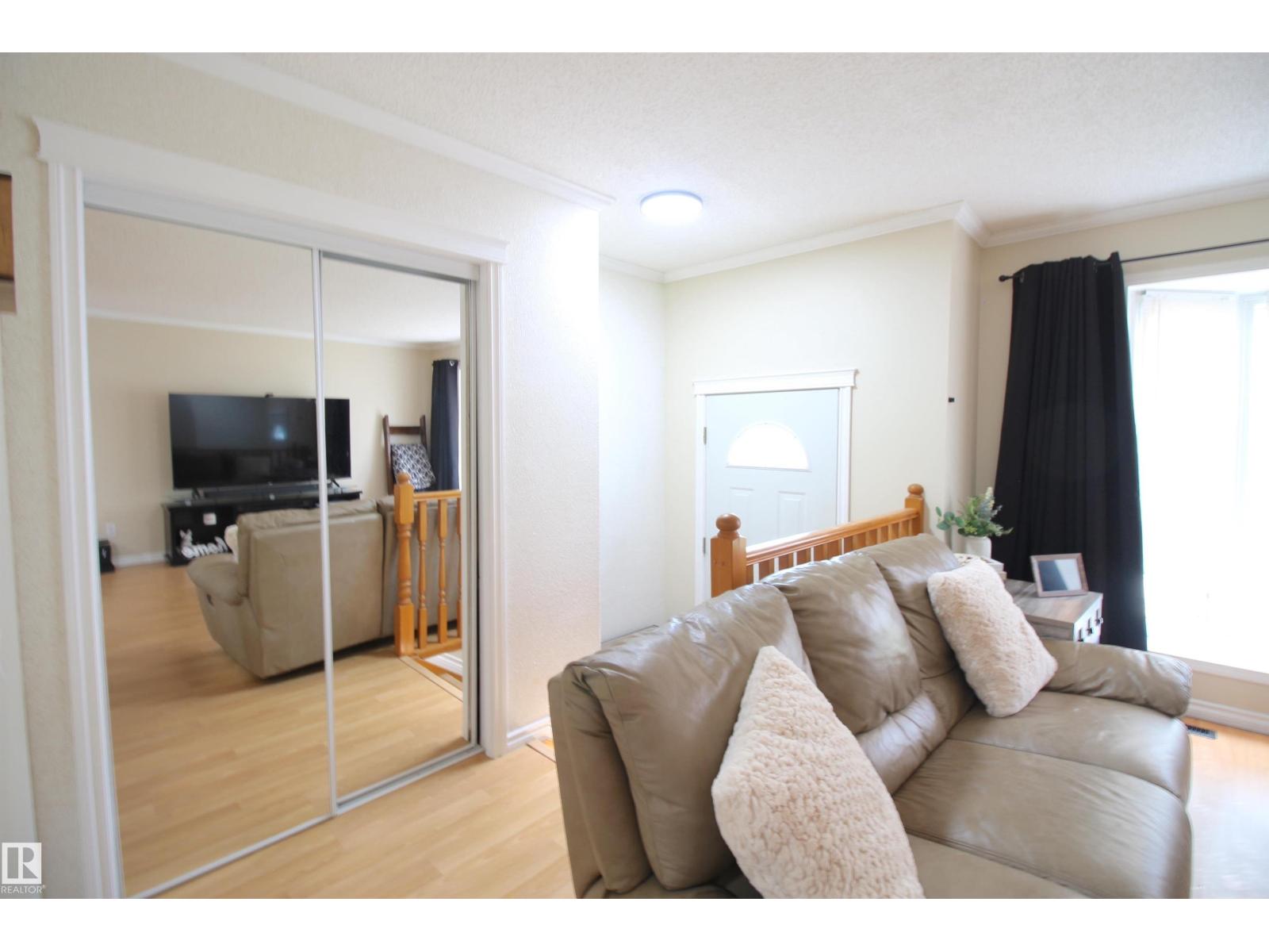 5132 52ave - 14