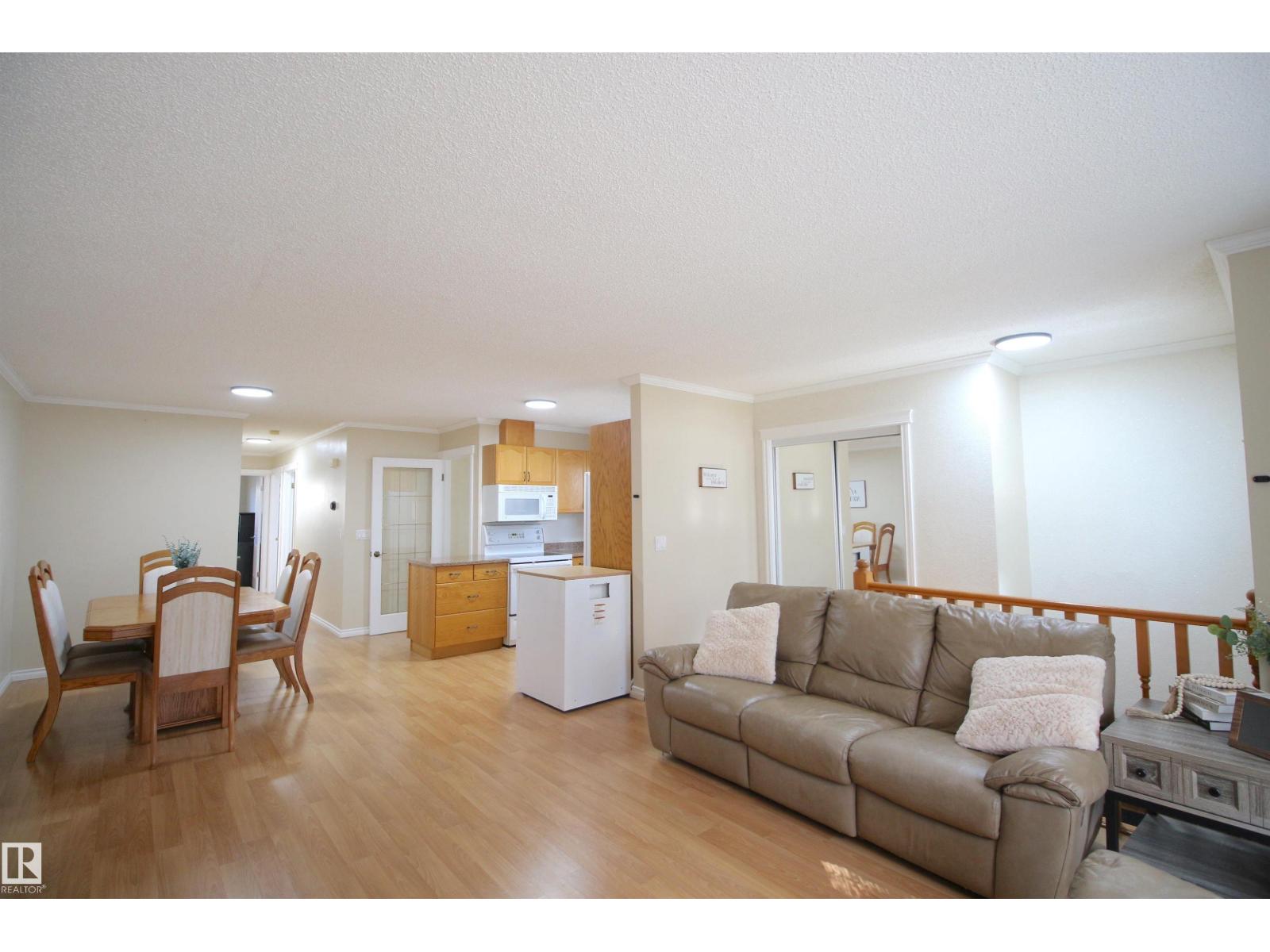 5132 52ave - 18