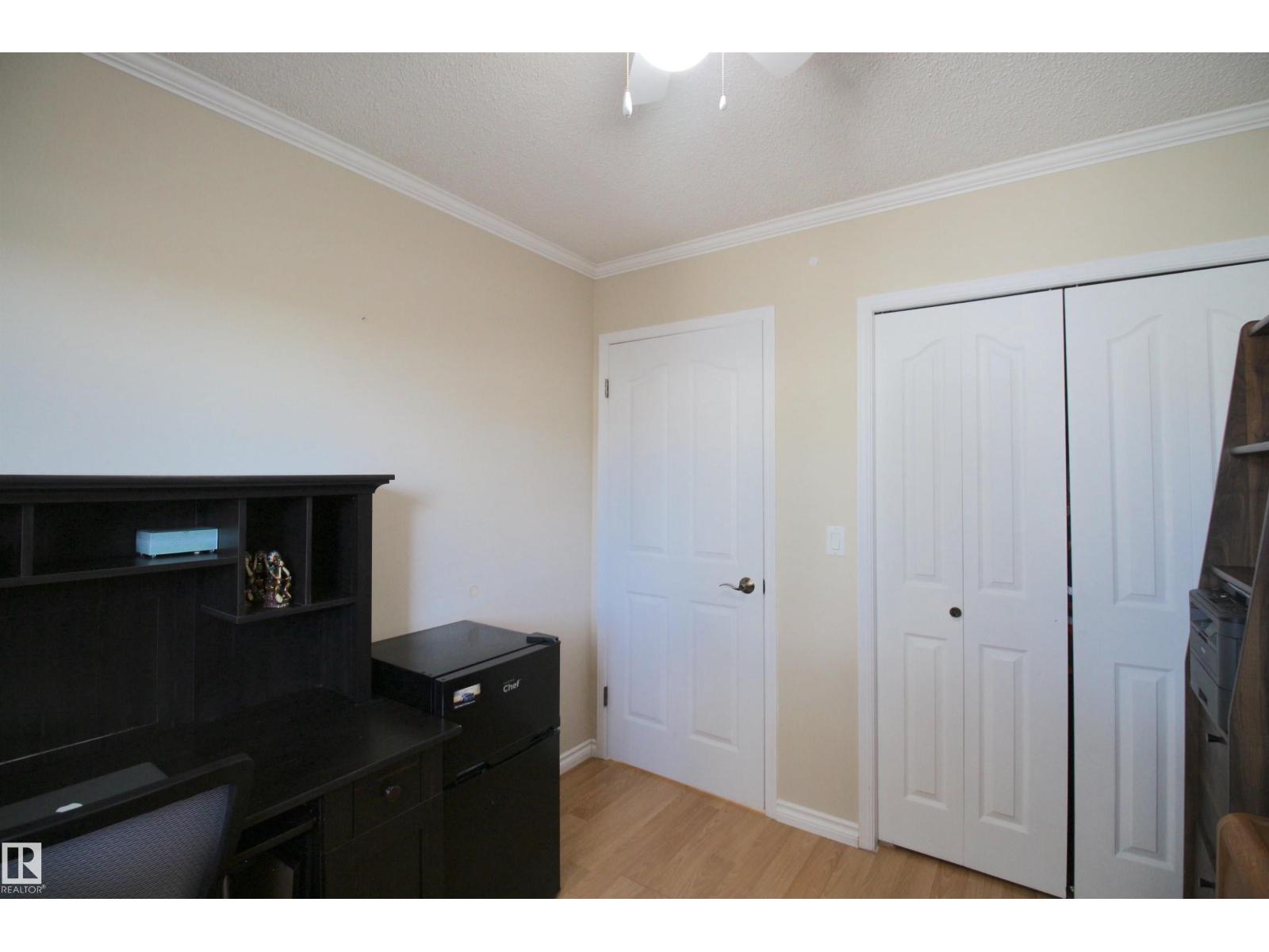 5132 52ave - 32