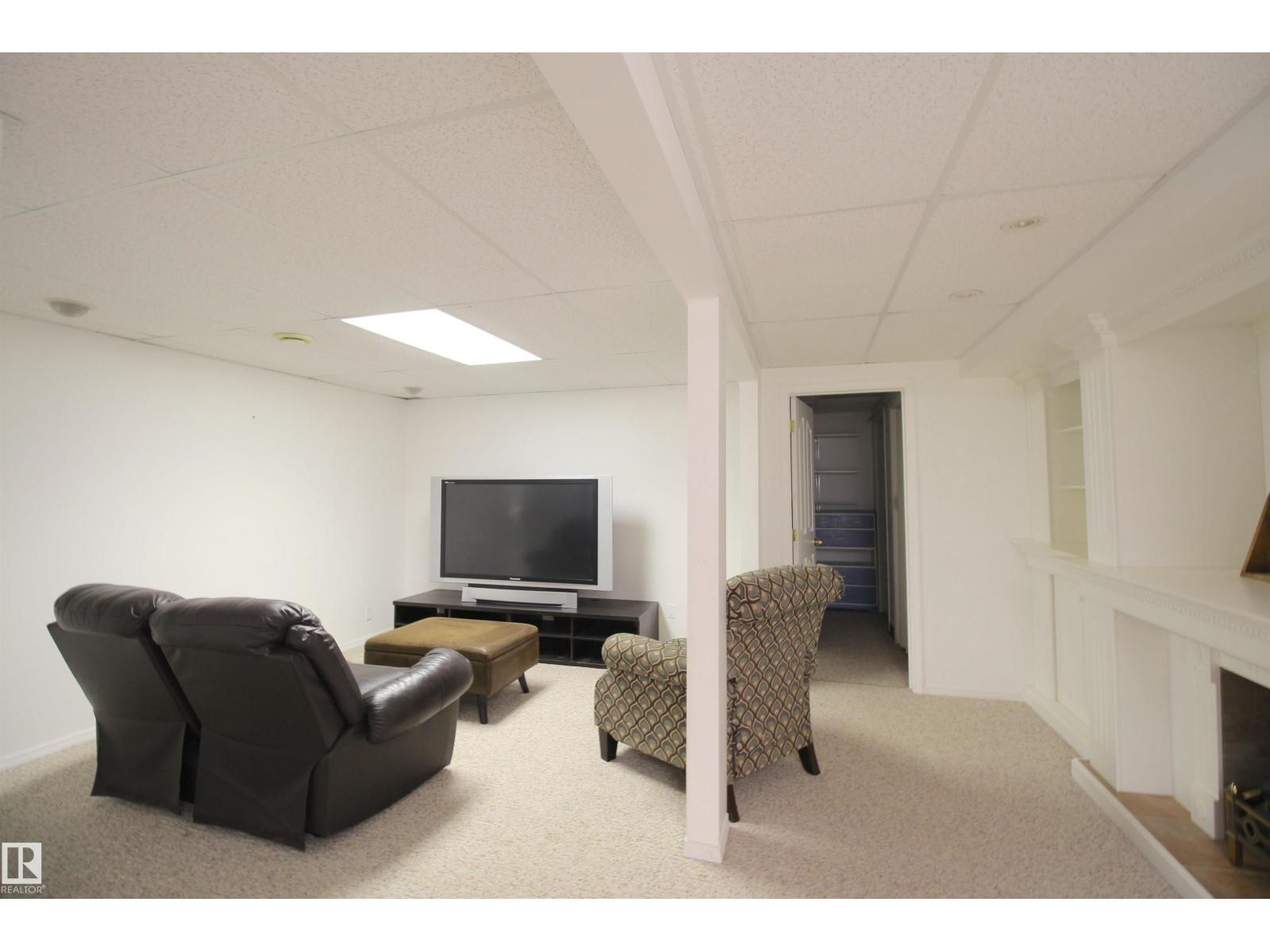 5132 52ave - 36