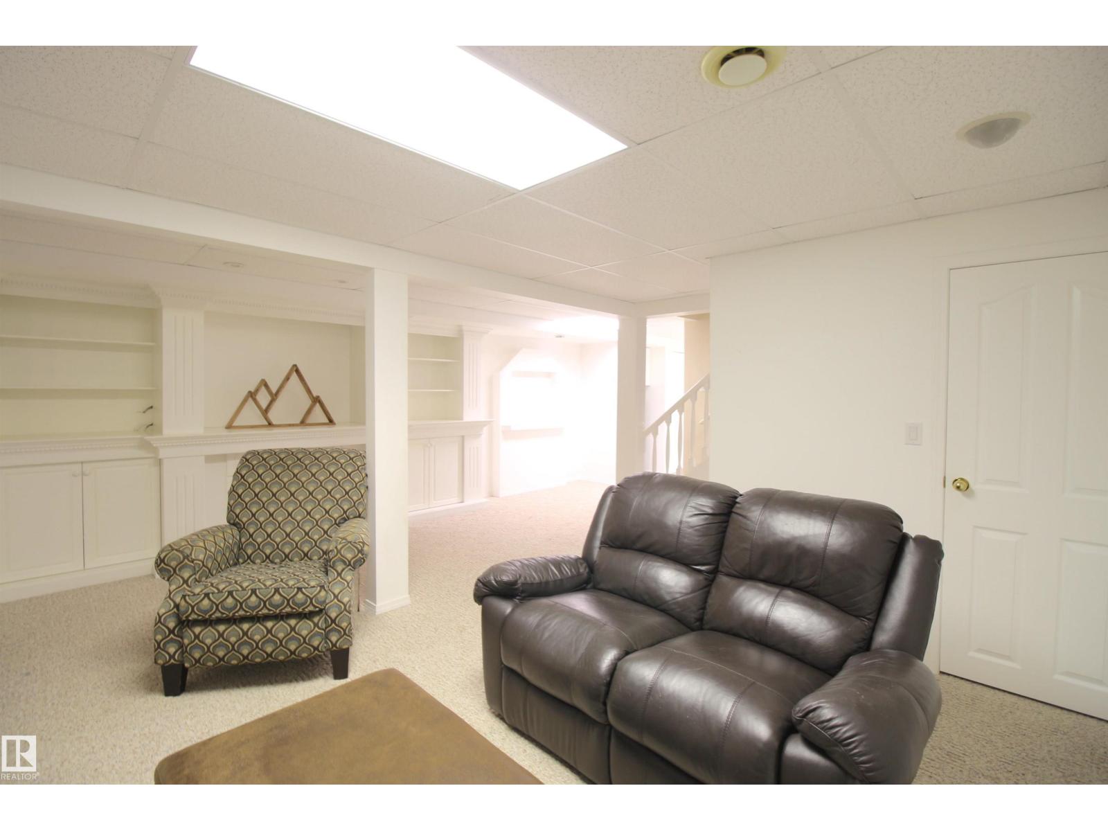 5132 52ave - 38