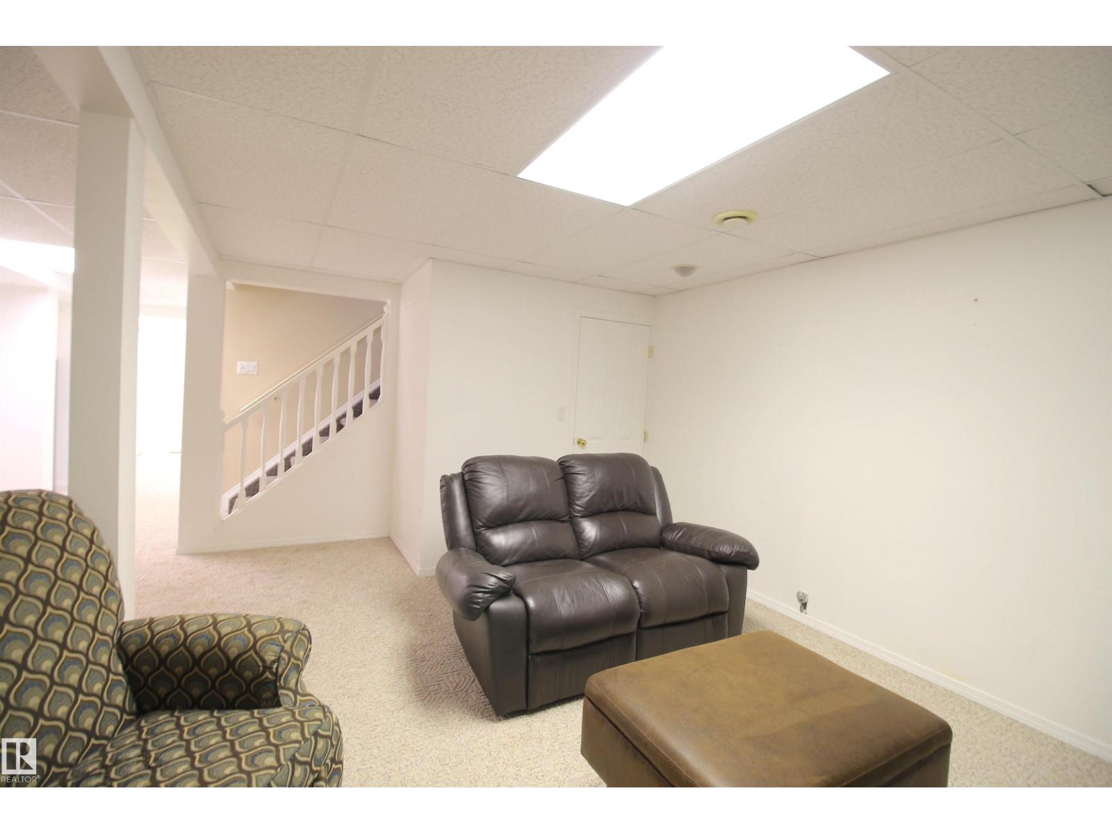 5132 52ave - 39