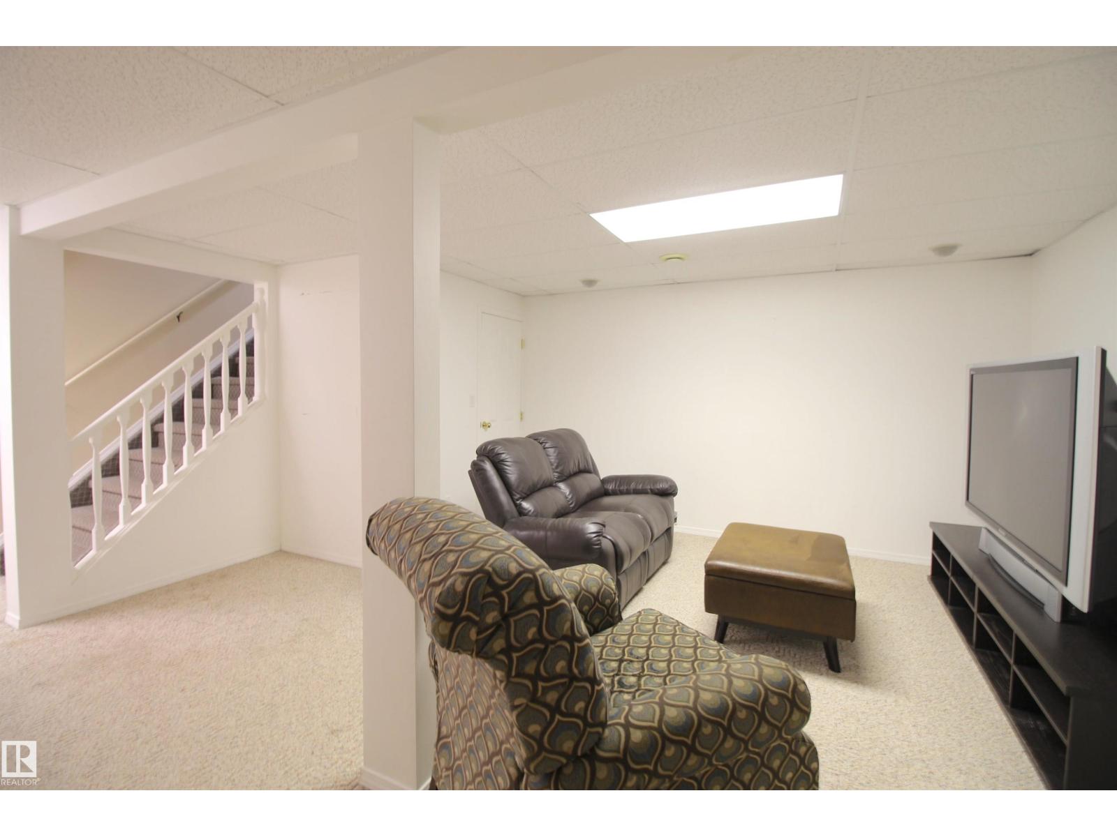 5132 52ave - 40