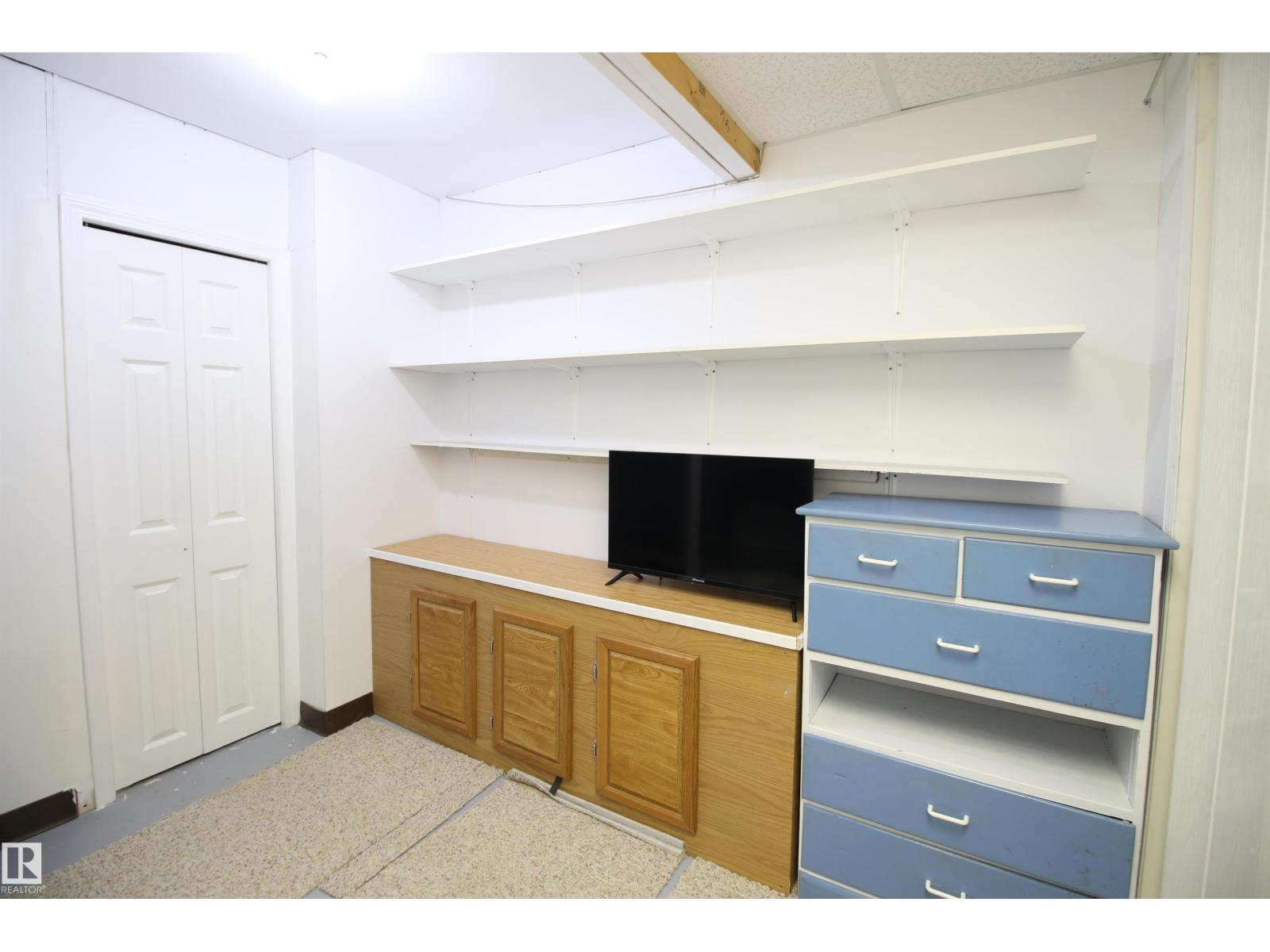 5132 52ave - 41