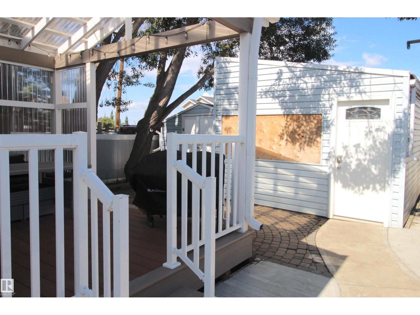 5132 52ave - 5