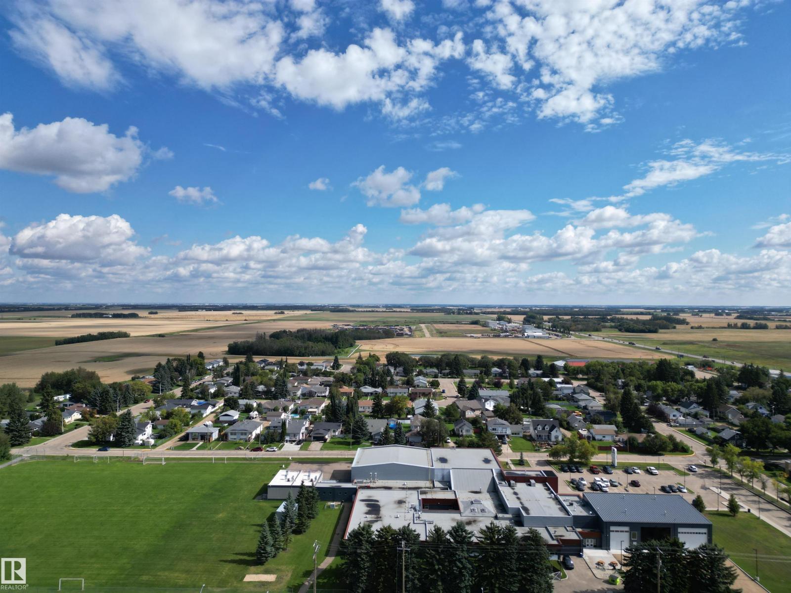 5132 52ave - 52