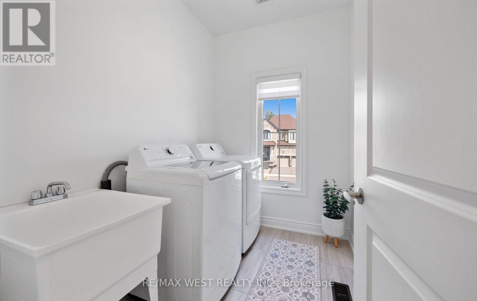 133 ROTONDO CRESCENT - 16