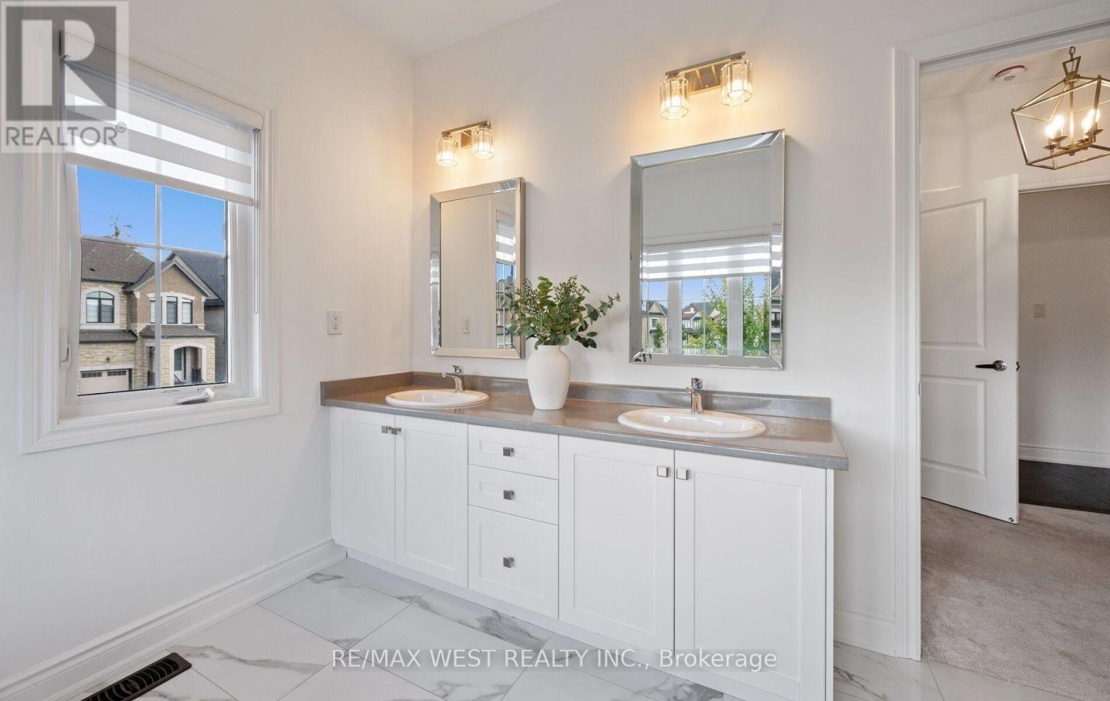 133 ROTONDO CRESCENT - 18