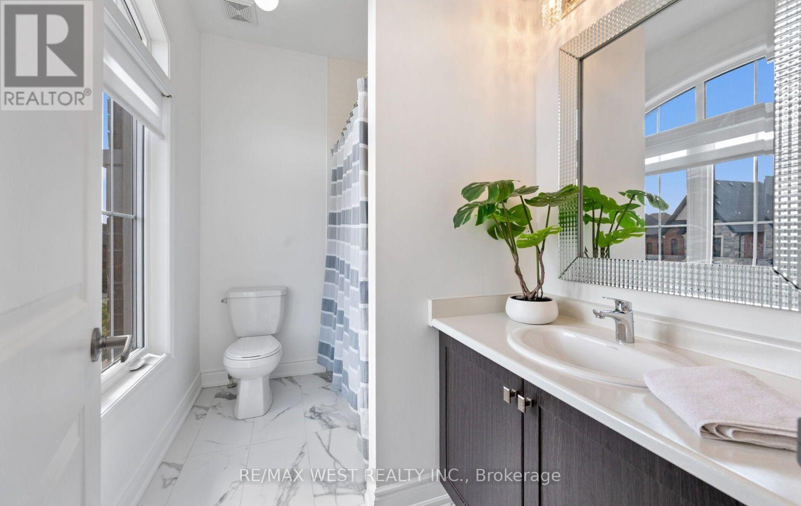 133 ROTONDO CRESCENT - 21