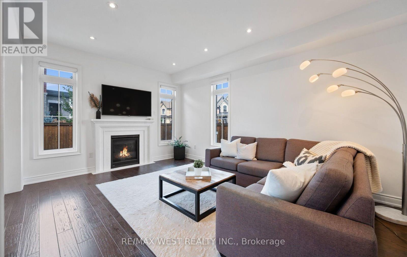 133 ROTONDO CRESCENT - 6
