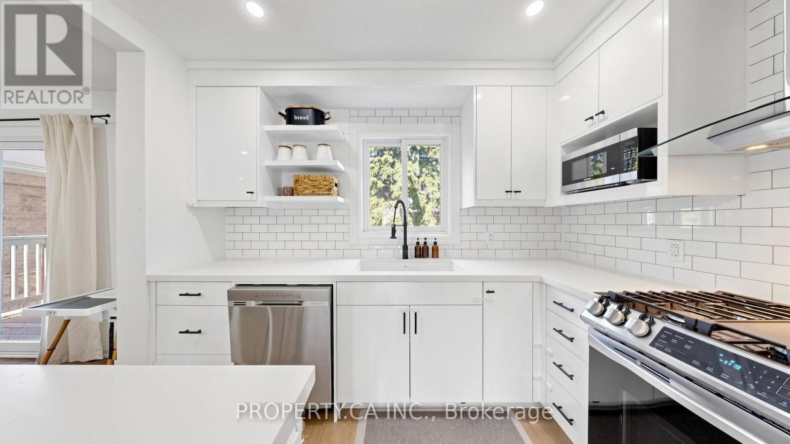 32 HODGINS AVENUE - 13