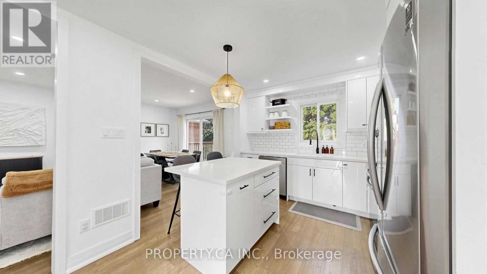 32 HODGINS AVENUE - 14
