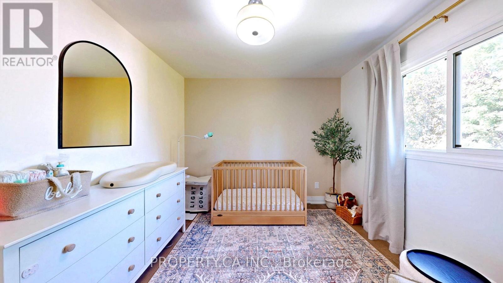 32 HODGINS AVENUE - 33