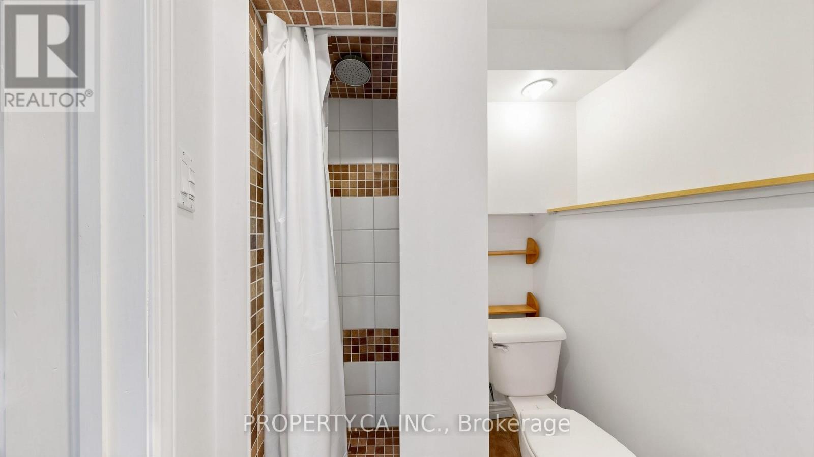 32 HODGINS AVENUE - 44