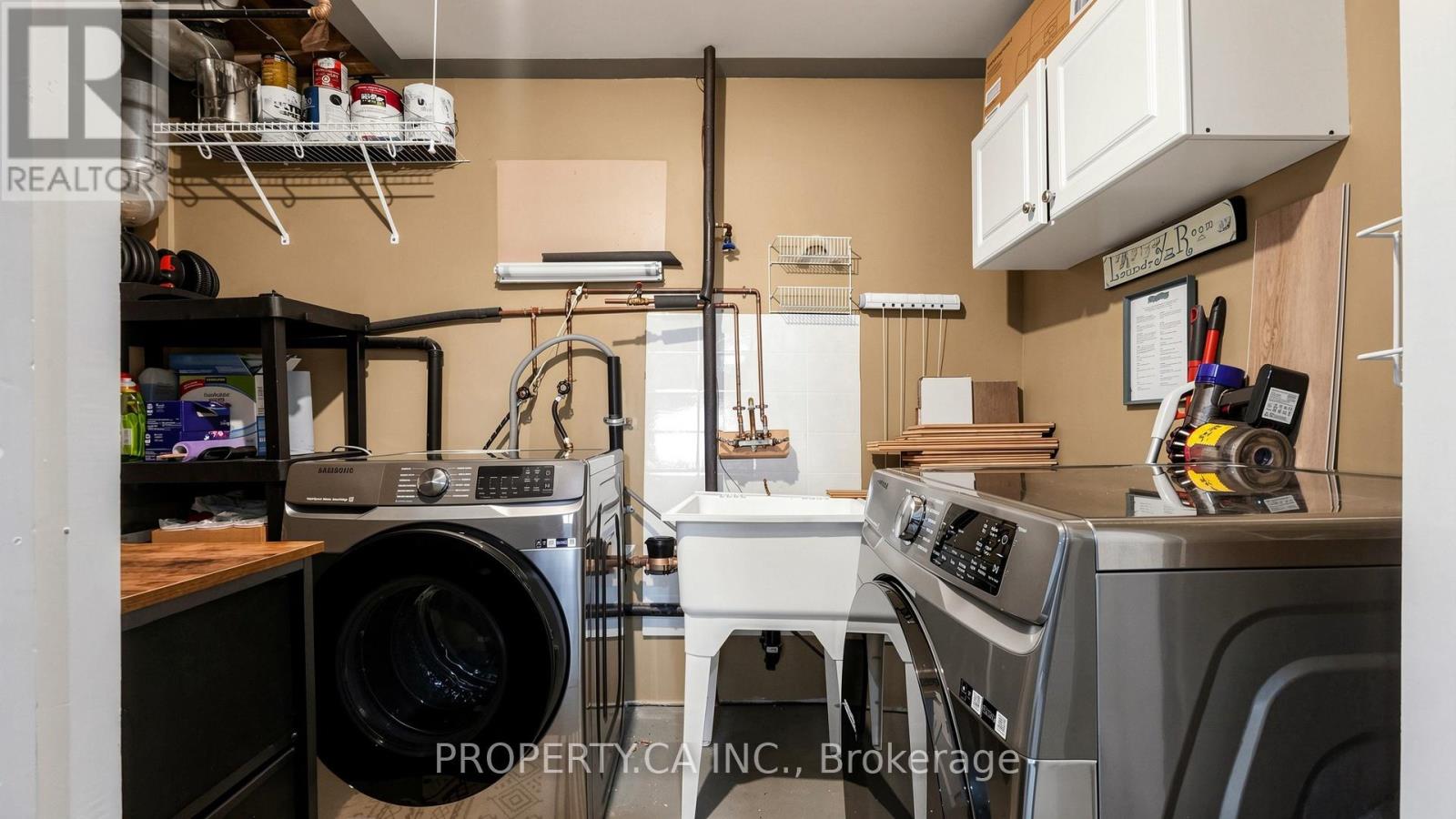 32 HODGINS AVENUE - 45
