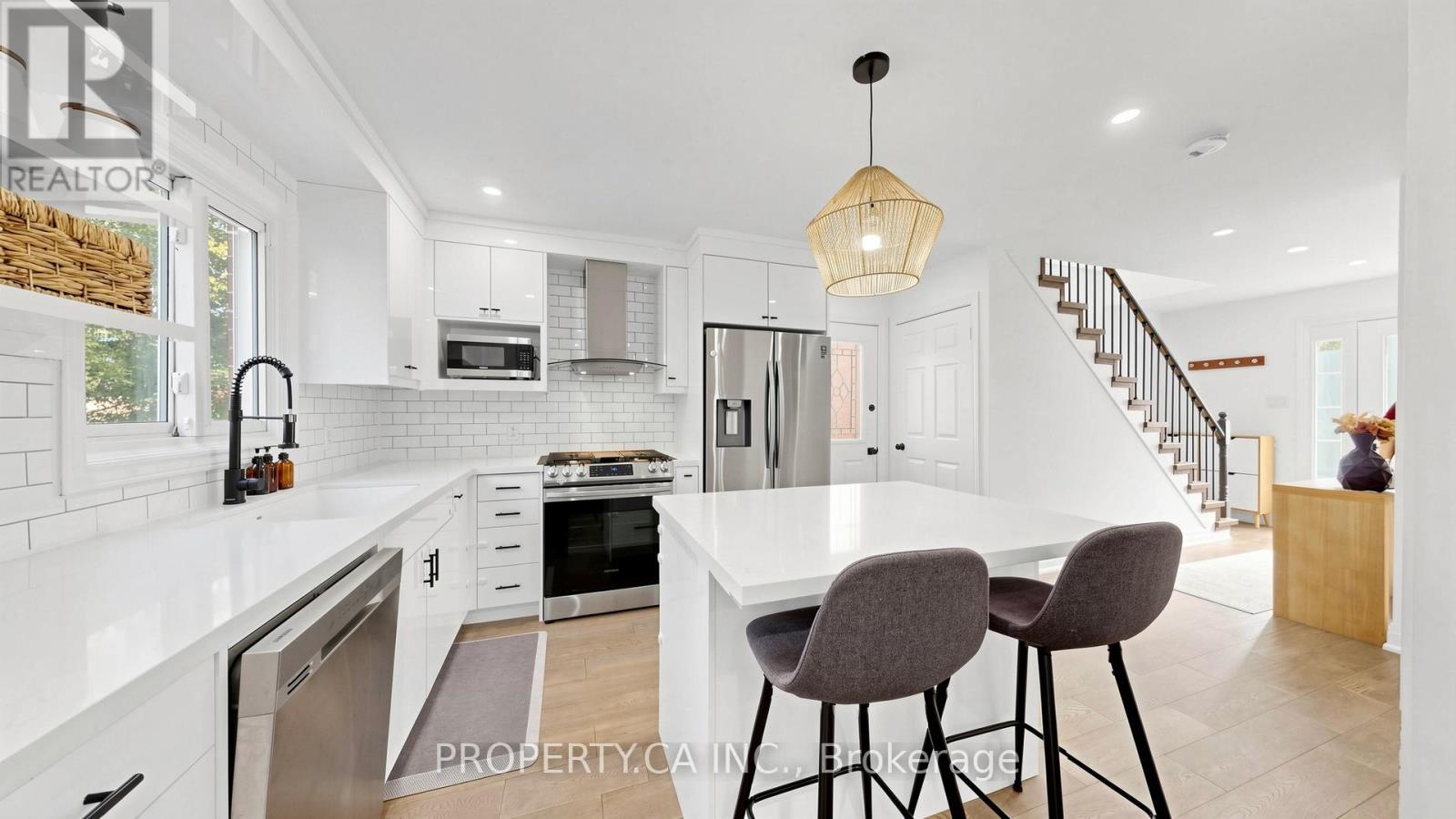 32 HODGINS AVENUE - 9