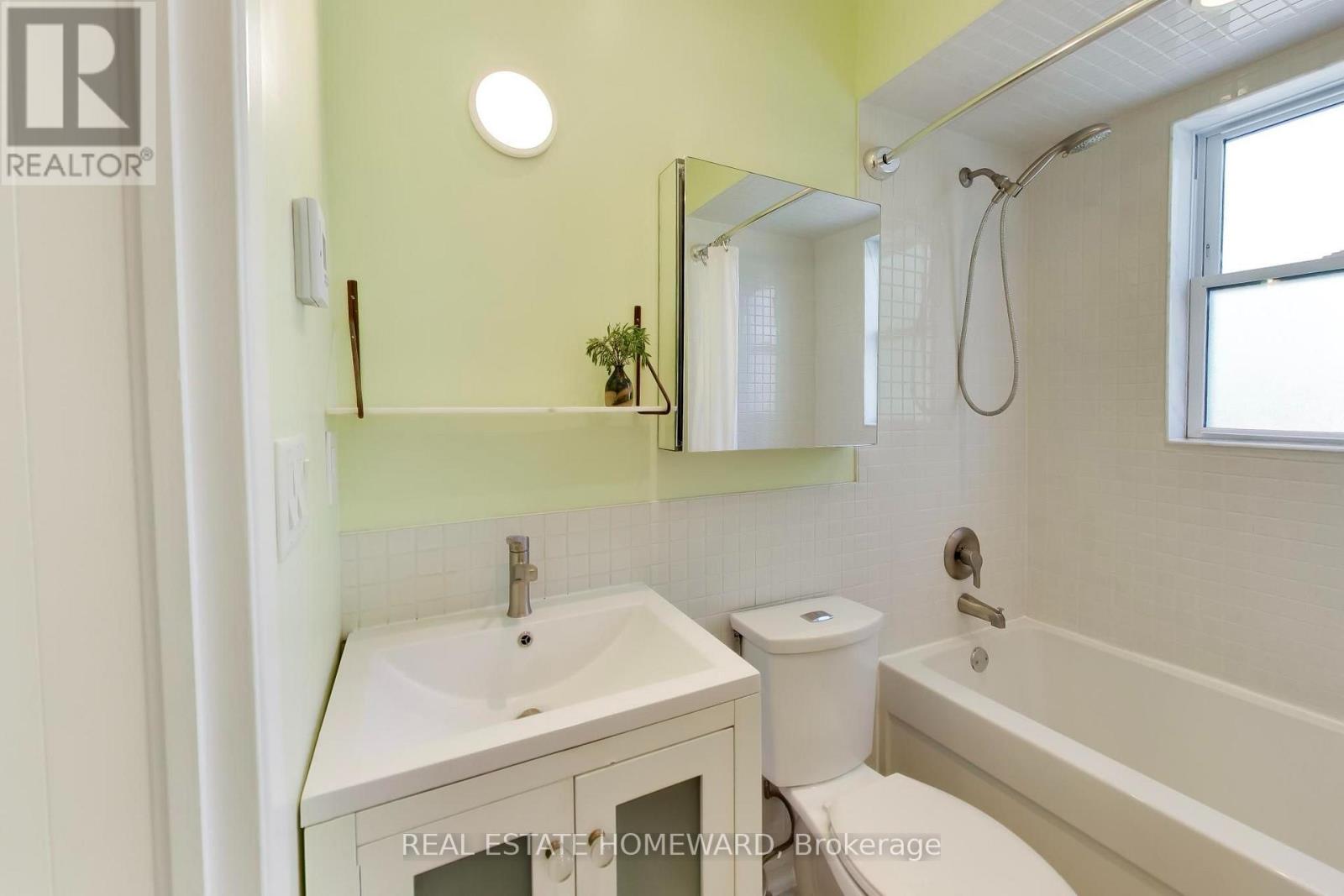 18 BRITANNIA AVENUE - 19