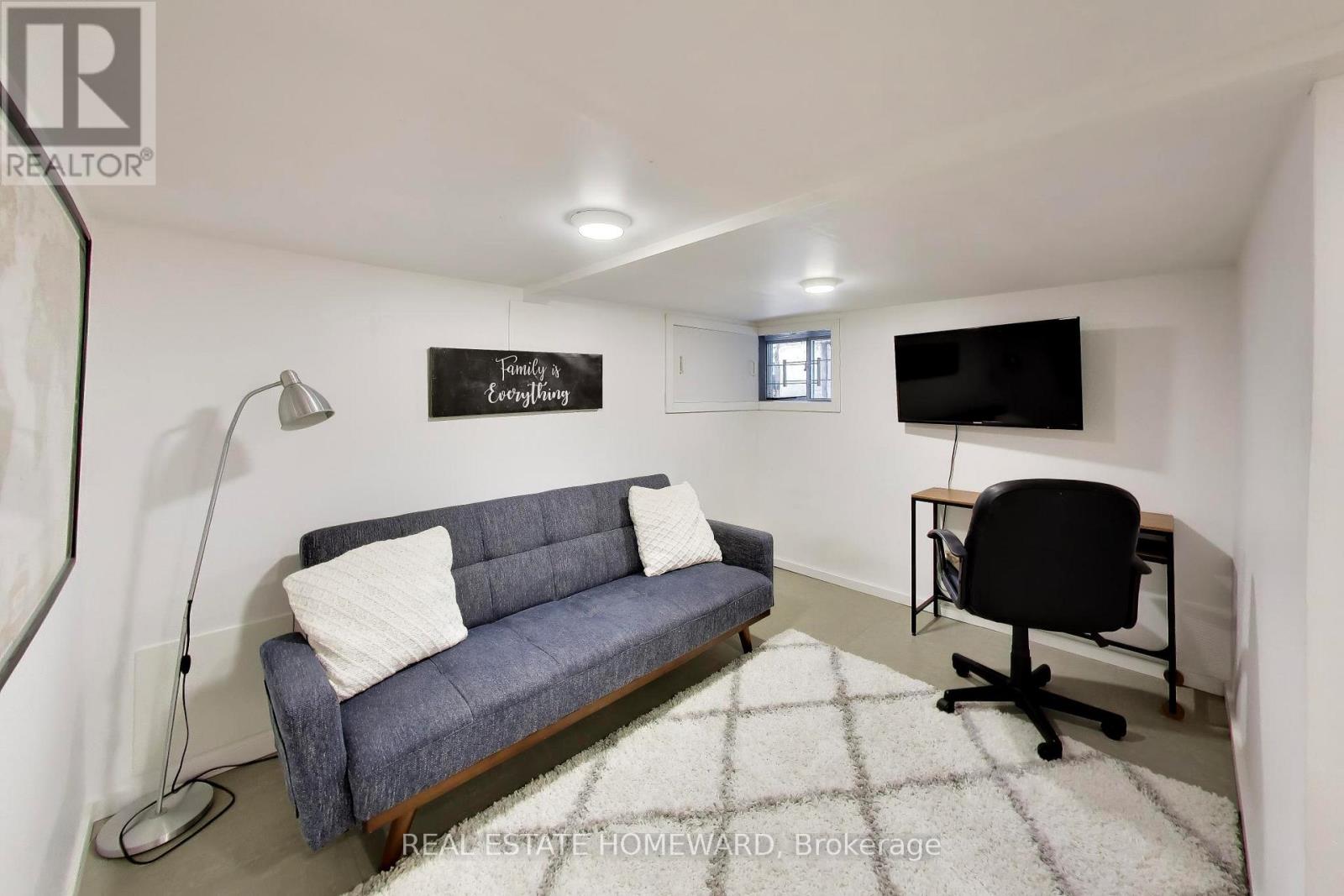 18 BRITANNIA AVENUE - 20