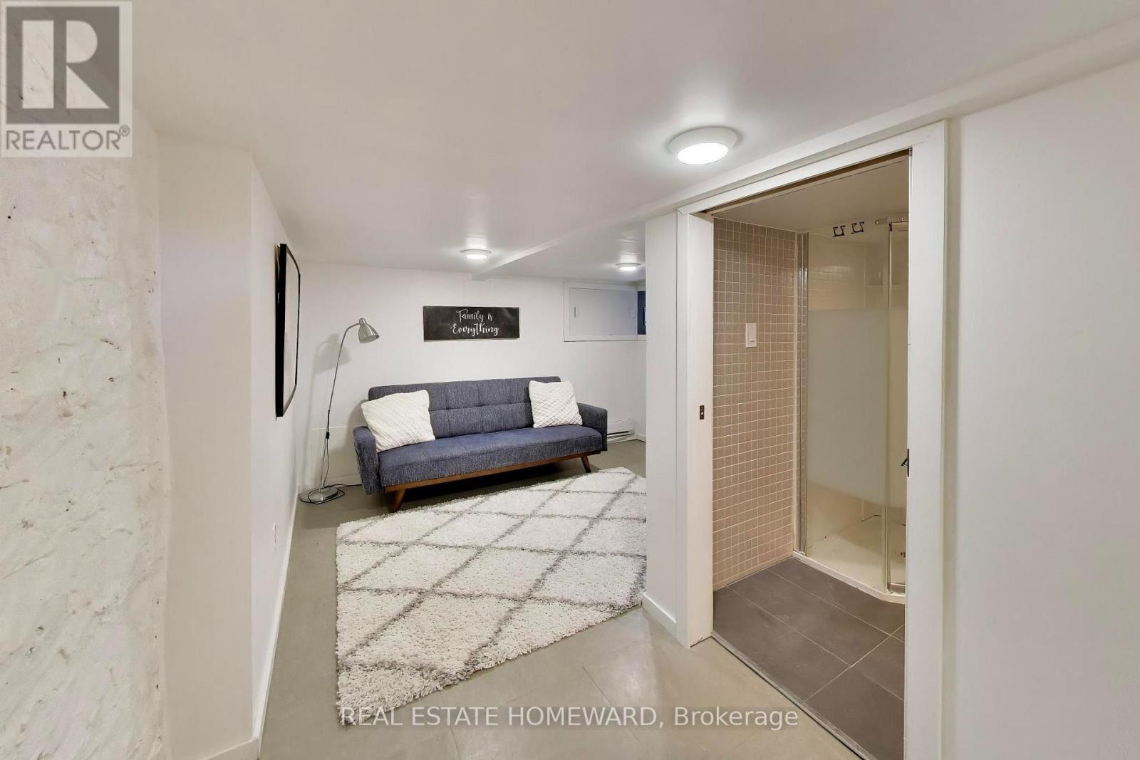 18 BRITANNIA AVENUE - 21