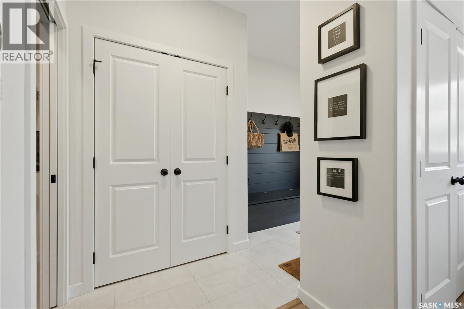 1039 4th STREET E - 14