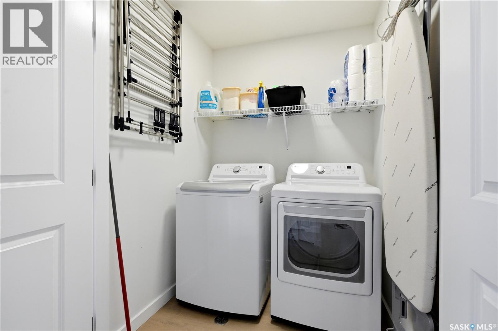 1039 4th STREET E - 29