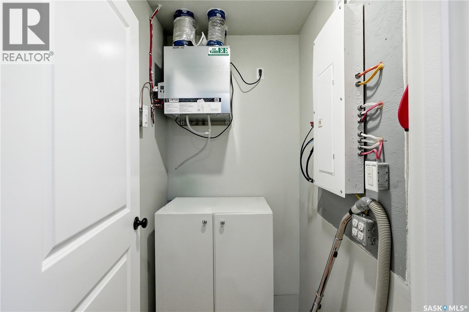 1039 4th STREET E - 41
