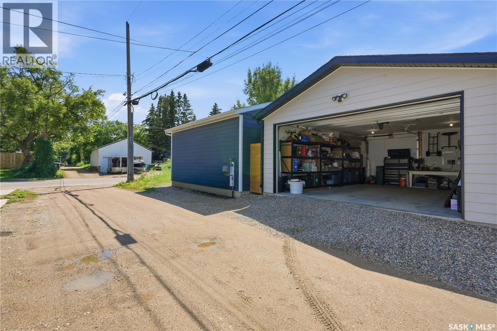 1039 4th STREET E - 42