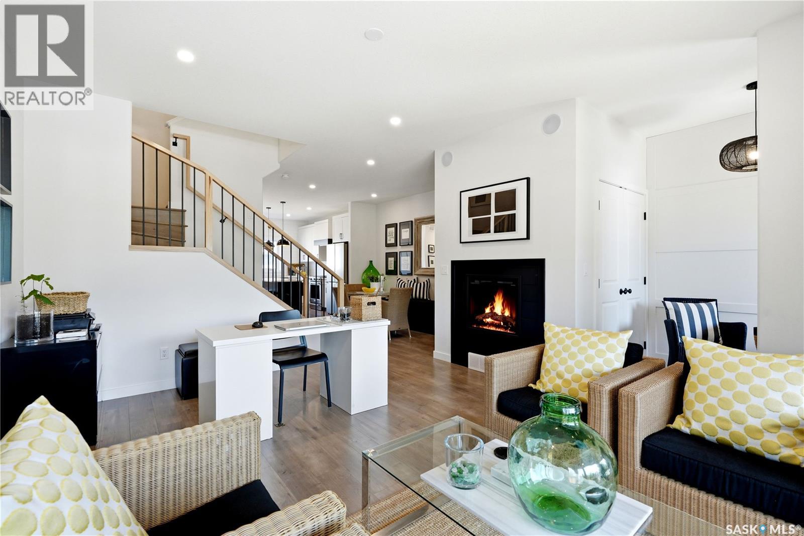 1039 4th STREET E - 6