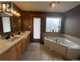 310 Brooks Road, Estevan, SK S4A2X2 Photo 19