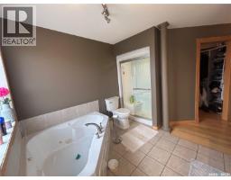 310 Brooks Road, Estevan, SK S4A2X2 Photo 20