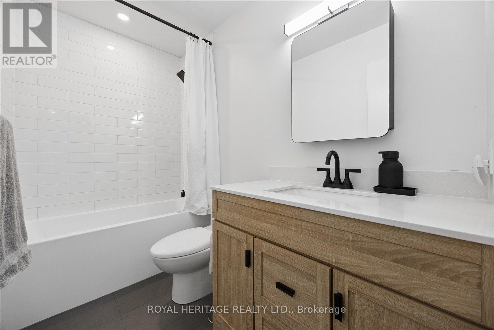 #105 701 BURNHAMTHORPE ROAD - 22