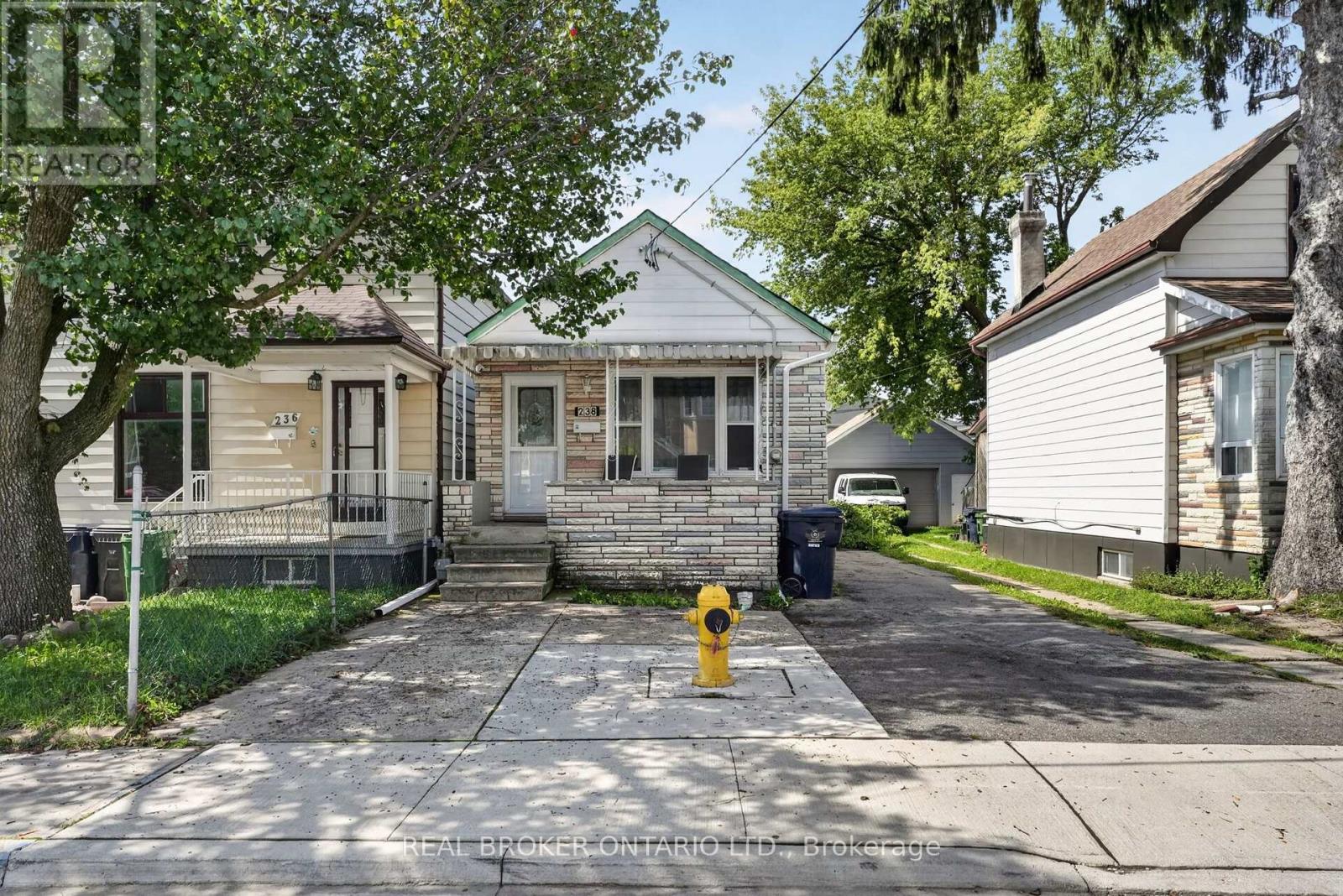 238 CHAMBERS AVENUE - 2