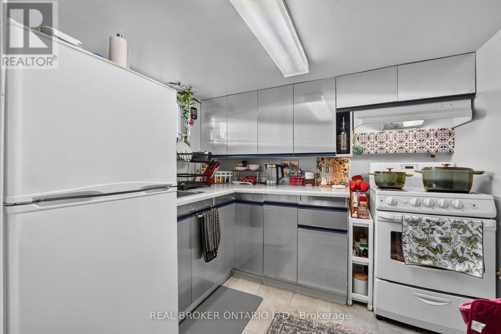 238 CHAMBERS AVENUE - 32