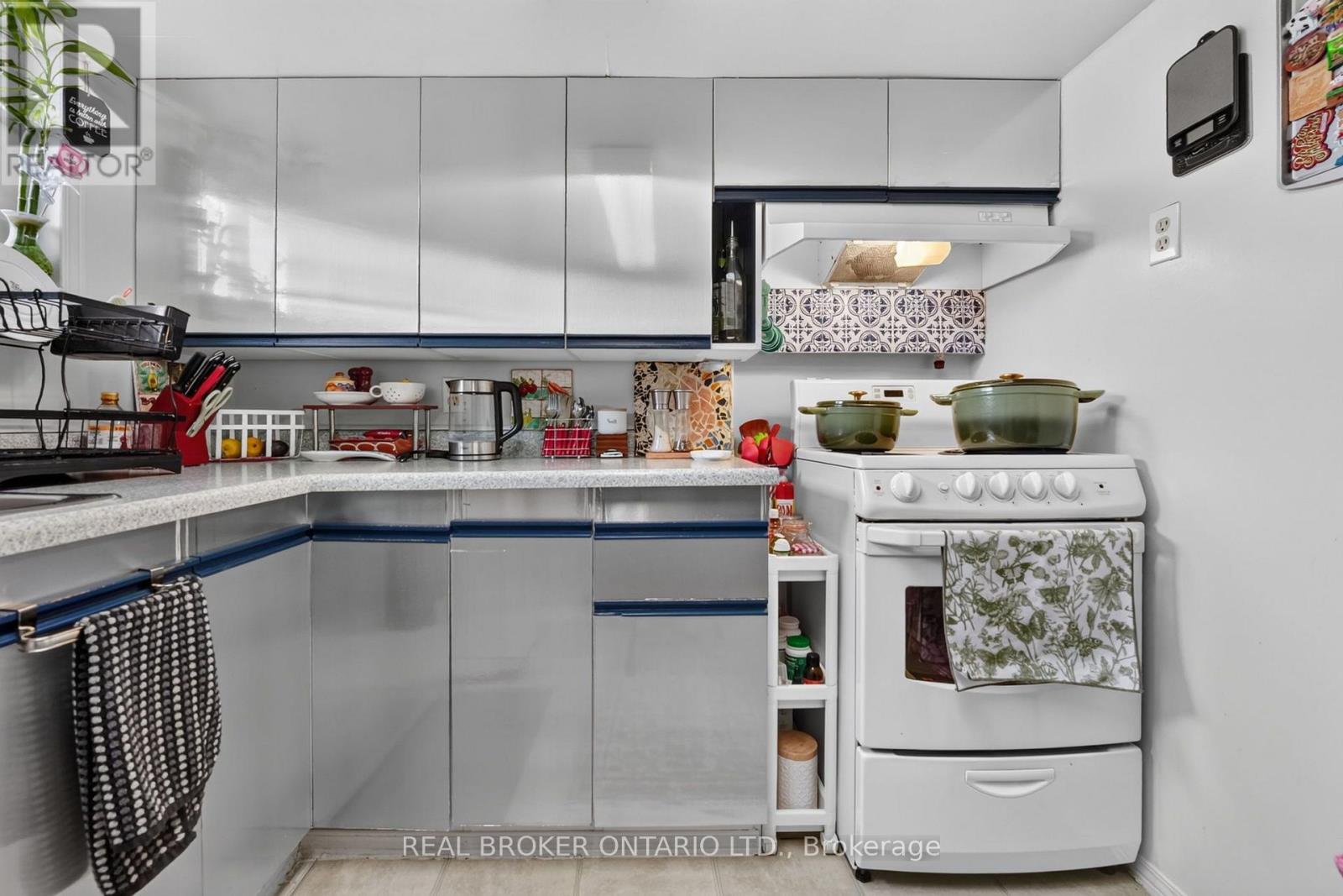238 CHAMBERS AVENUE - Image 33