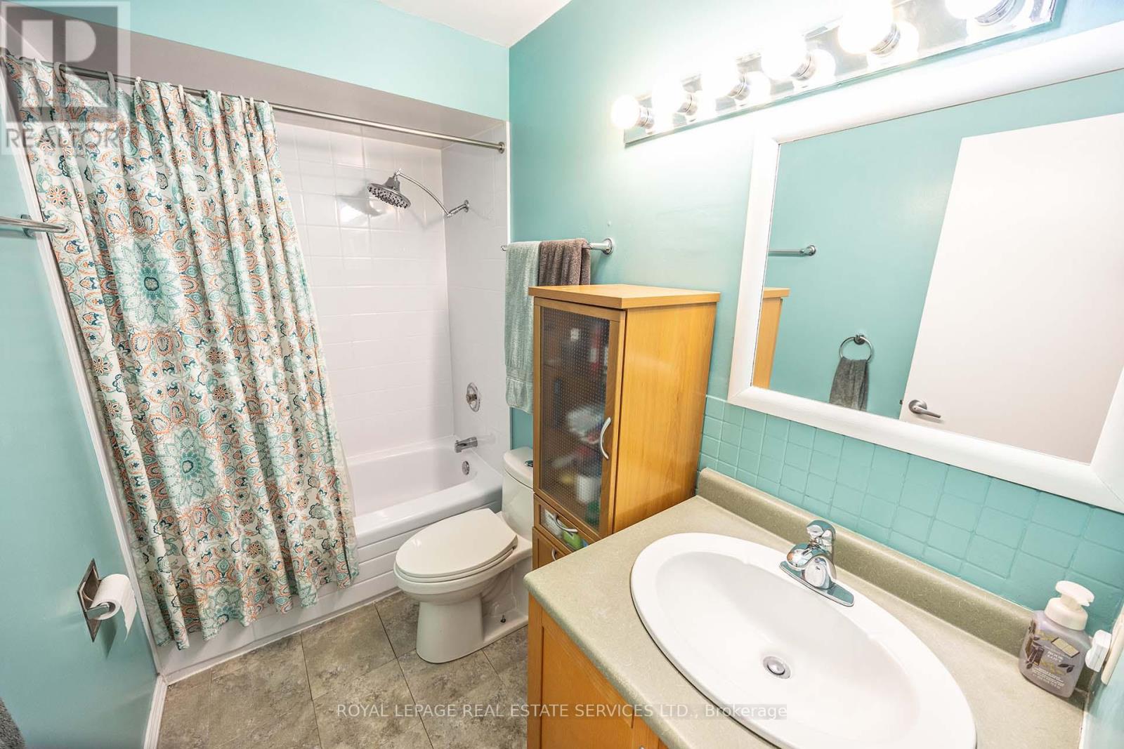 #18 71 OLD BURNHAMTHORPE ROAD - 11