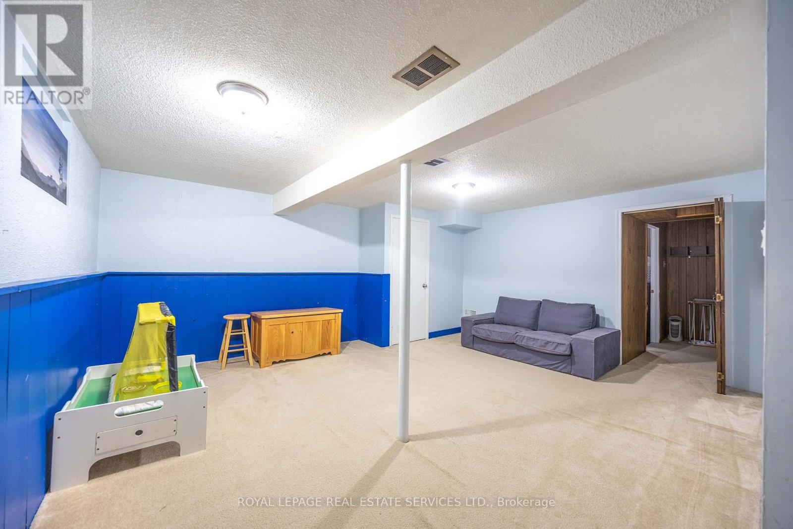 #18 71 OLD BURNHAMTHORPE ROAD - 12