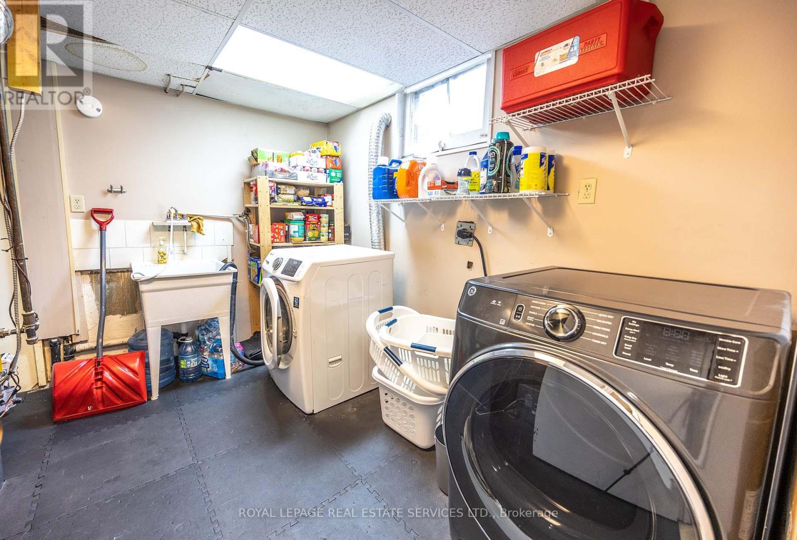 #18 71 OLD BURNHAMTHORPE ROAD - 13