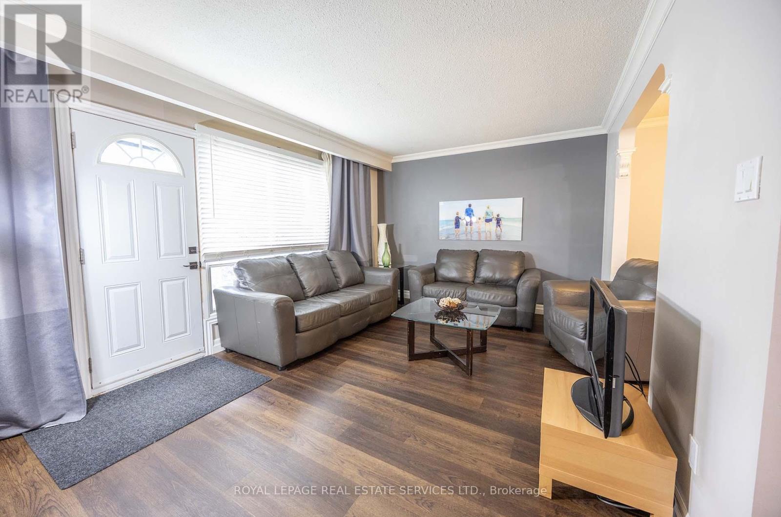 #18 71 OLD BURNHAMTHORPE ROAD - 3