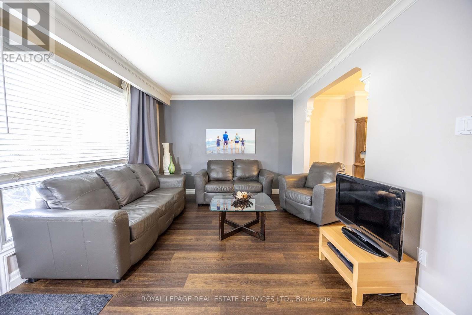 #18 71 OLD BURNHAMTHORPE ROAD - 4