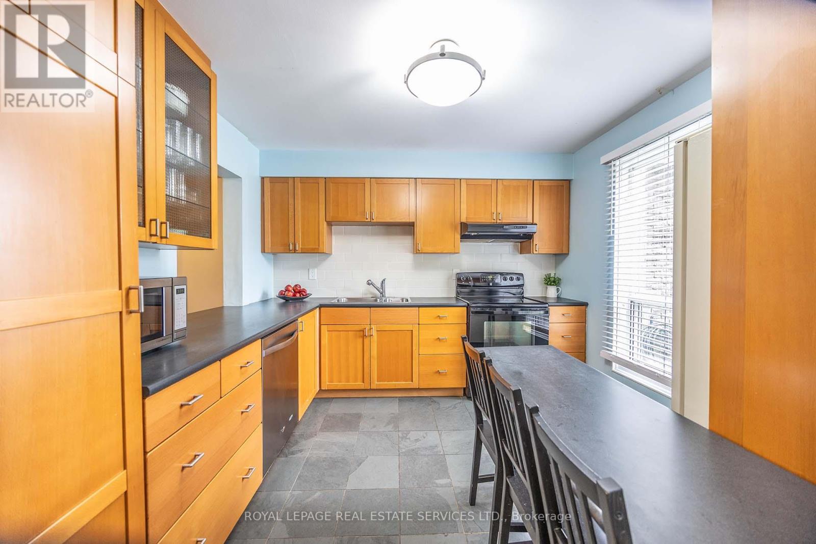 #18 71 OLD BURNHAMTHORPE ROAD - 6
