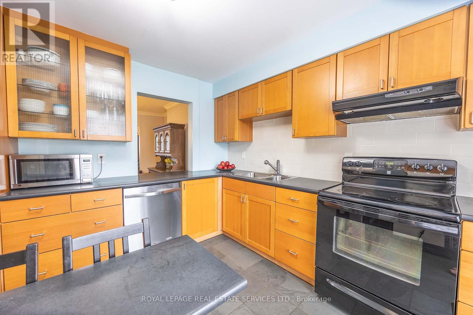 #18 71 OLD BURNHAMTHORPE ROAD - 7