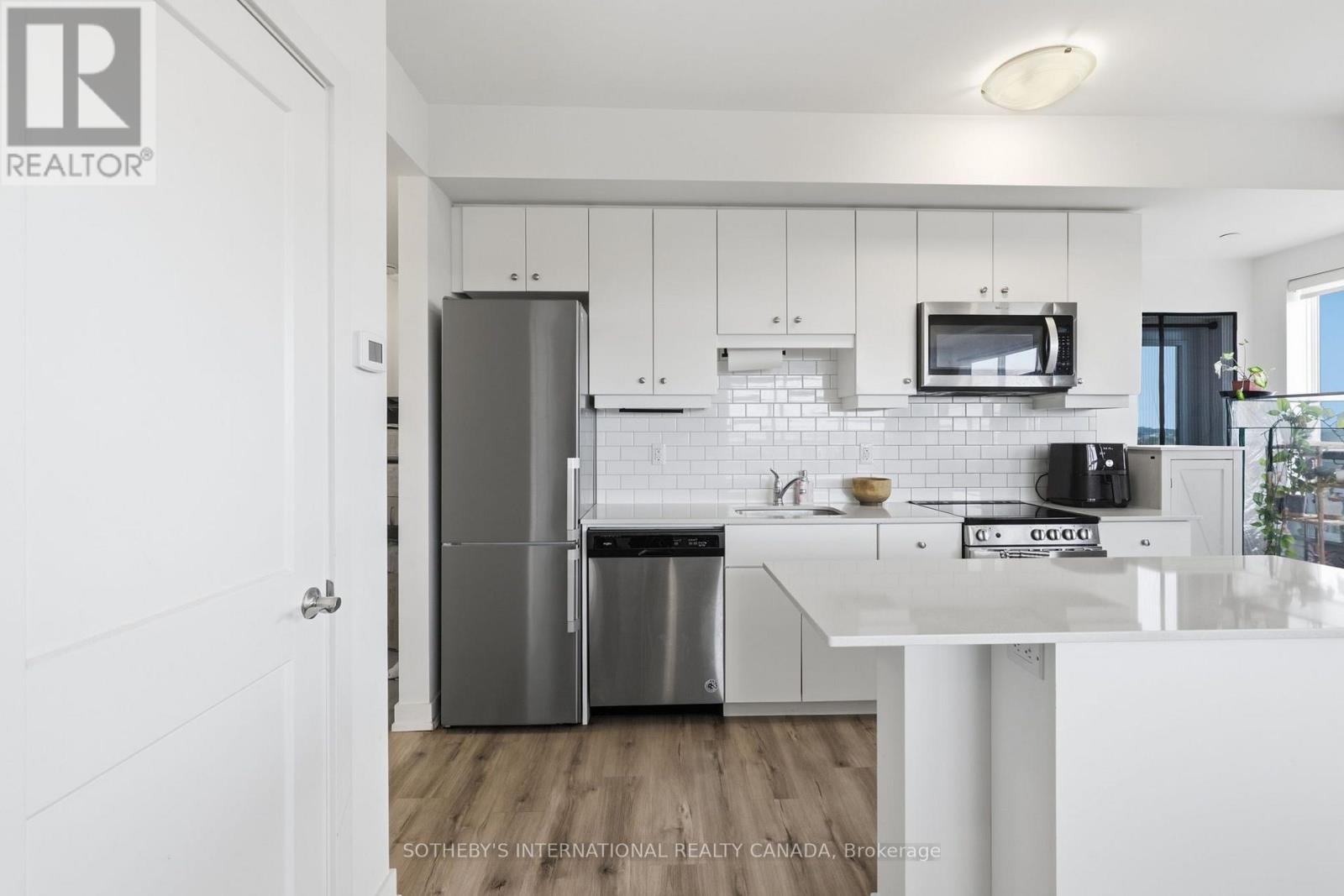 514 - 247 NORTHFIELD DRIVE E — photo 3